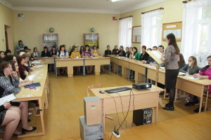 На базе средней школы №1 г. Костюковичи для старшеклассников и педагогов учреждений образования города и района прошел круглый стол (+ фото)