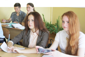 Чтобы узнать, какие они, сегодняшние ученики, корреспондент районной газеты «Голас Касцюкоушчыны» решила внедриться под видом одиннадцатиклассницы в гимназическую среду (+ фото)