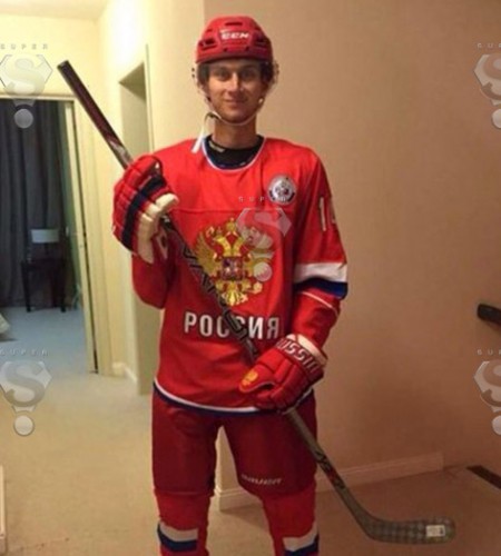 Сын российского олигарха Романа Абрамовича ищет невесту на сайте знакомств (ФОТО) Сын российского олигарха Романа Абрамовича ищет невесту на сайте знакомств (ФОТО)