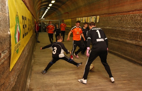 Подземный футбол. Футболисты «Шахтёра» сыграли с детьми в футбол на глубине 416 метров