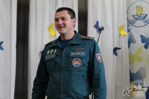 Поиск пострадавших в задымленном помещении и тушение пожара – «Один день со спасателями» в Вилейском районе (ФОТО)