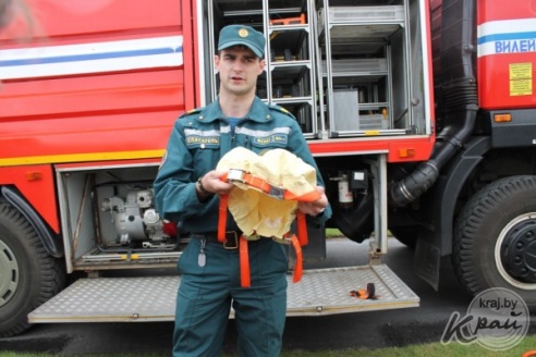 Поиск пострадавших в задымленном помещении и тушение пожара – «Один день со спасателями» в Вилейском районе (ФОТО)