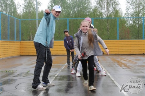 Поиск пострадавших в задымленном помещении и тушение пожара – «Один день со спасателями» в Вилейском районе (ФОТО)