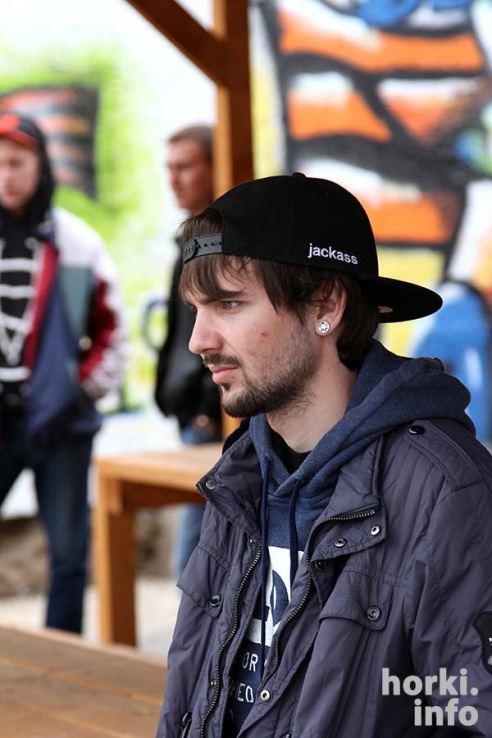 В Горках граффитисты разрисовали стену в честь Победы