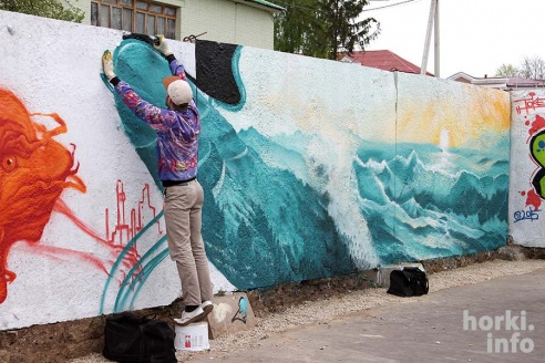 В Горках граффитисты разрисовали стену в честь Победы