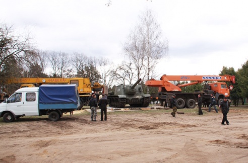 В Рогачеве стала памятником самоходка ИСУ-152, выпущенная в 1943 году