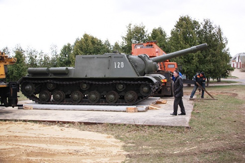В Рогачеве стала памятником самоходка ИСУ-152, выпущенная в 1943 году