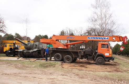 В Рогачеве стала памятником самоходка ИСУ-152, выпущенная в 1943 году