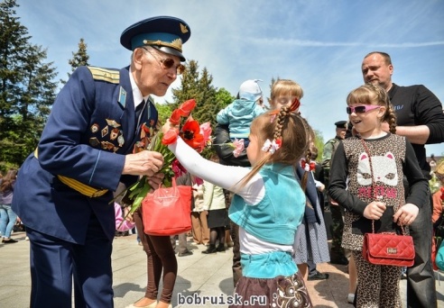 Волнующие мгновения празднования юбилея Победы в Бобруйске: ФОТОРЕПОРТАЖ