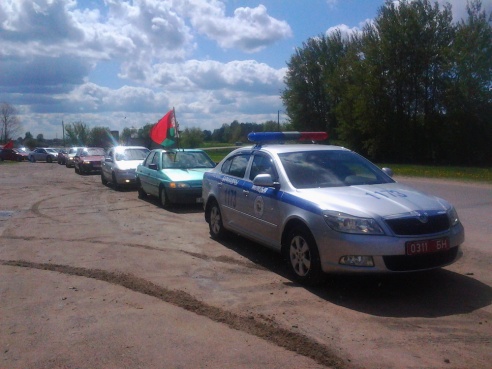 Барановичские автомобилисты возложили венки в памятных местах города