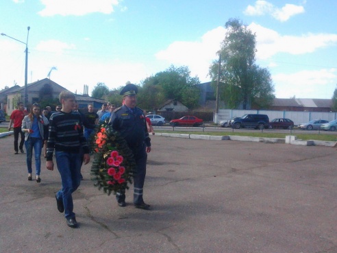 Барановичские автомобилисты возложили венки в памятных местах города