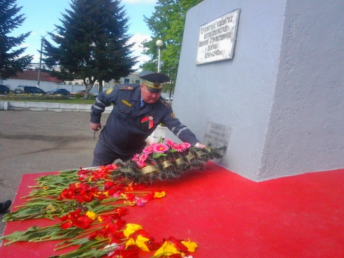 Барановичские автомобилисты возложили венки в памятных местах города