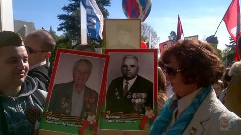 9 мая по Жодино впервые прошел «Бессмертный полк». Фотофакт