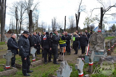 Байкеры из Польши посетили могилу пограничника Павла Полчинского, погибшего на Глуботчине в 1939 году (ФОТО, ВИДЕО)