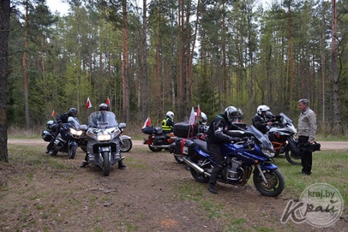 Байкеры из Польши посетили могилу пограничника Павла Полчинского, погибшего на Глуботчине в 1939 году (ФОТО, ВИДЕО)