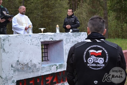 Байкеры из Польши посетили могилу пограничника Павла Полчинского, погибшего на Глуботчине в 1939 году (ФОТО, ВИДЕО)