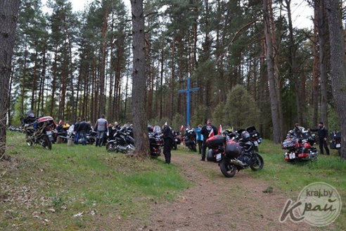 Байкеры из Польши посетили могилу пограничника Павла Полчинского, погибшего на Глуботчине в 1939 году (ФОТО, ВИДЕО)