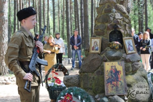 На праздновании 9 Мая в деревне Забродье Вилейского района Бориса Цитовича наградили двумя медалями (ФОТО)