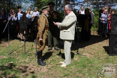 На праздновании 9 Мая в деревне Забродье Вилейского района Бориса Цитовича наградили двумя медалями (ФОТО)