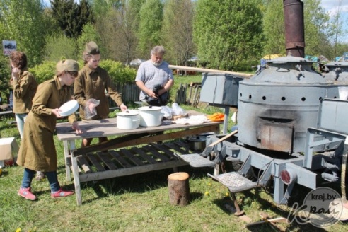 На праздновании 9 Мая в деревне Забродье Вилейского района Бориса Цитовича наградили двумя медалями (ФОТО)