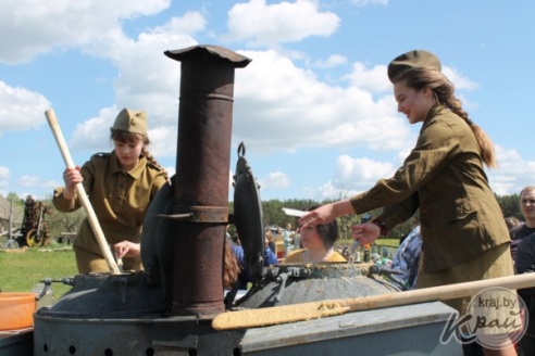 На праздновании 9 Мая в деревне Забродье Вилейского района Бориса Цитовича наградили двумя медалями (ФОТО)