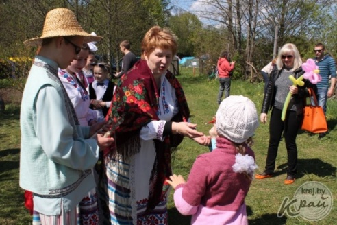 На праздновании 9 Мая в деревне Забродье Вилейского района Бориса Цитовича наградили двумя медалями (ФОТО)