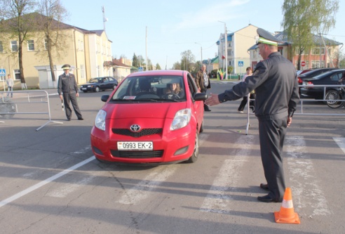 В рамках Дня Победы в Лиозно автолюбители «померились» навыками вождения