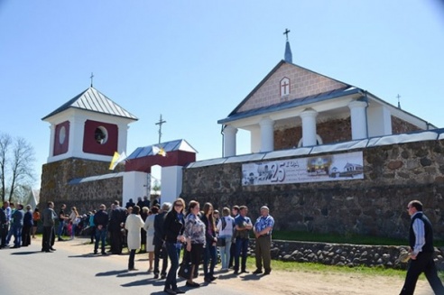 Глава Глубокского района извинился перед жителями Дерковщины за закрытие дороги