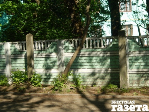 Брестская улица, названная в честь освободителя города, имеет вид всеми позабытой