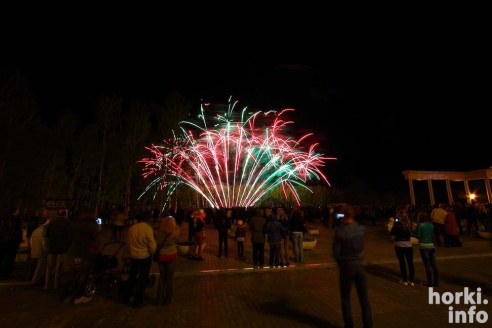 Салют в День Победы в Горках. Фоторепортаж
