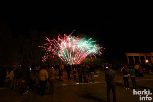 Салют в День Победы в Горках. Фоторепортаж