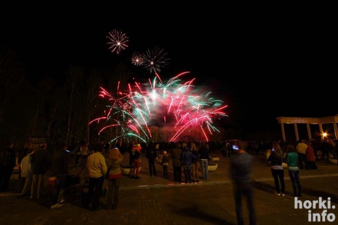 Салют в День Победы в Горках. Фоторепортаж