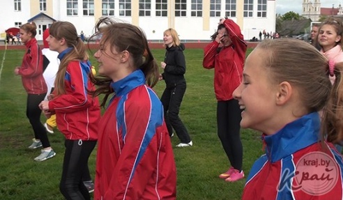 ФОТО- и ВИДЕОФАКТ: 16 мая в Глубоком провели флешмоб "Я люблю спорт"