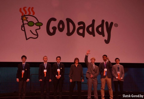 Девятиклассник из Слуцка на международном конкурсе в США был награжден премией крупнейшего в мире регистратора доменных имён