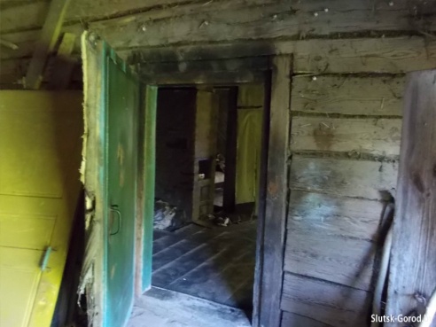 Пожар в нежилом доме в деревне Чаплицы: из-за неосторожности при курении погиб безработный