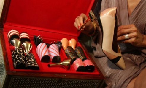 Женскую мечту воплотили в жизнь: парижский дизайнер создала туфли со съемным каблуком (ФОТО, ВИДЕО)