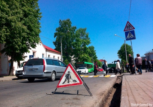 Музыкант, скамейки, улицы и другие фотофакты недавнего благоустройства Слуцка