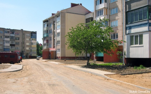 Музыкант, скамейки, улицы и другие фотофакты недавнего благоустройства Слуцка