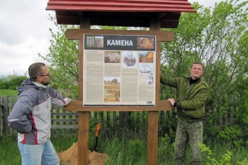 Информационный стенд с надписями XII века у Воротишина креста установили краеведы из Вилейки (ФОТО)