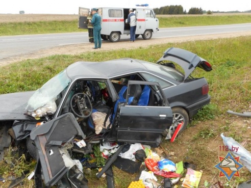 Водитель оказался заблокированным в салоне автомобиля