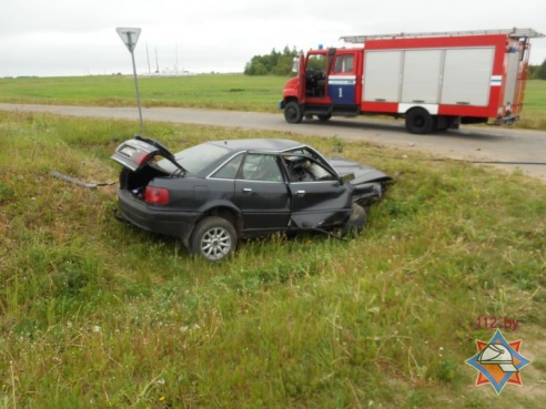 Водитель оказался заблокированным в салоне автомобиля