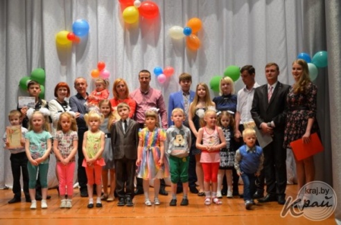 Александр Карнилович – папа на миллион. В Глубоком прошел конкурс, приуроченный ко Дню семьи (ФОТО)