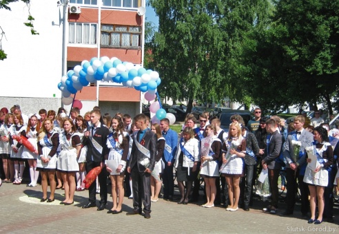 В школах Слуцка прозвенел последний звонок