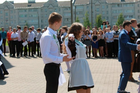 В школах Слуцка прозвенел последний звонок
