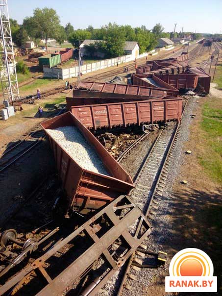 Товарный состав сошел с рельсов в Светлогорске (фото, видео) Товарный состав сошел с рельсов в Светлогорске (фото, видео)