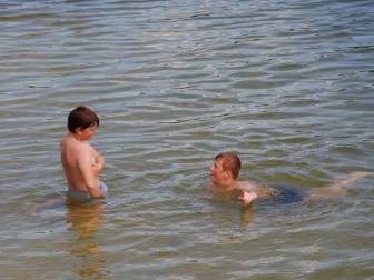 Милиция нашла четырех безнадзорных детей во время пляжного рейда