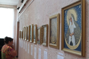 Сегодня в Костюковичском краеведческом музее состоялась презентация выставки иконописи Ядвиги Сенько «Свет иконы» (+ фото) Сегодня в Костюковичском краеведческом музее состоялась презентация выставки иконописи Ядвиги Сенько «Свет иконы» (+ фото)