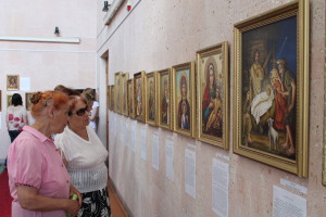 Сегодня в Костюковичском краеведческом музее состоялась презентация выставки иконописи Ядвиги Сенько «Свет иконы» (+ фото) Сегодня в Костюковичском краеведческом музее состоялась презентация выставки иконописи Ядвиги Сенько «Свет иконы» (+ фото)