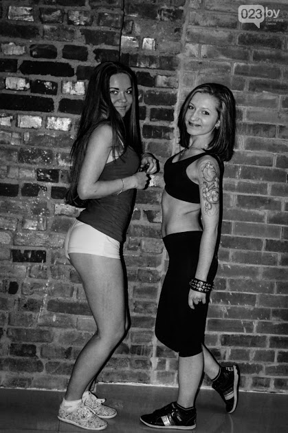 Гомельский рокер Andy Crossroses снял провокационный клип про фитоняшек