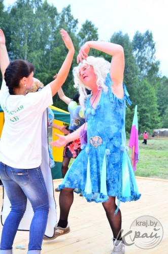 На турслете в Глубокском районе ели на скорость сгущенку и соревновались в четверотлоне (ФОТО)